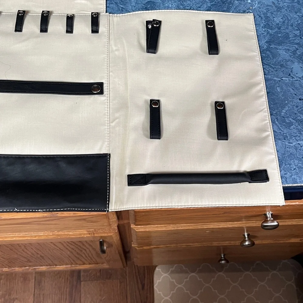 Black Quilted Faux Leather jewelry organizer - Picture 4 of 4